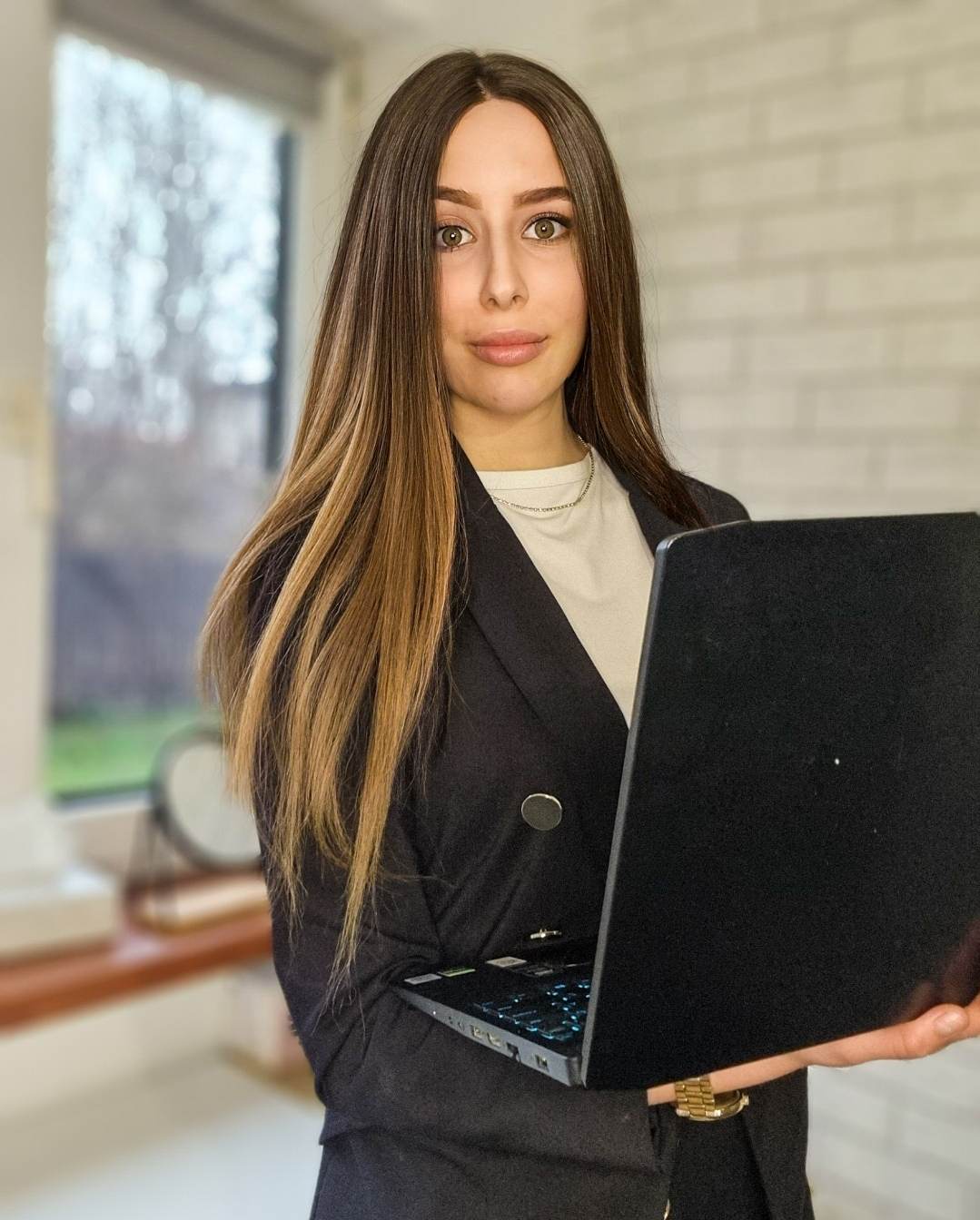 Maja Łakomy kobieta z laptopem